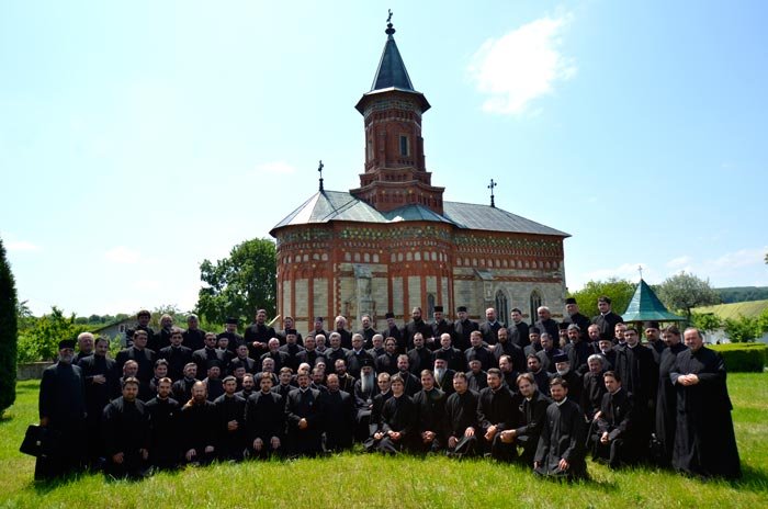 „Preotul este chemat să aşeze suferinţa aproapelui în inima lui“ 93463