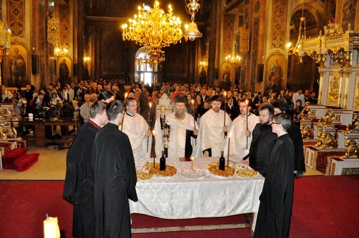 Parastas pentru mitropolitul Sofronie Miclescu 93524