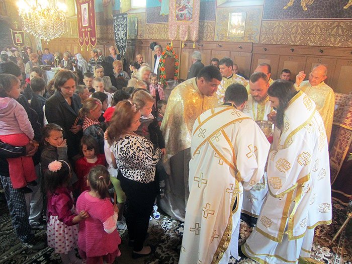 Vizită pastorală în Parohia Dragşina 93545