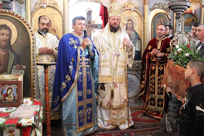 Liturghii arhiereşti în Parohiile Raci şi Olari 93563