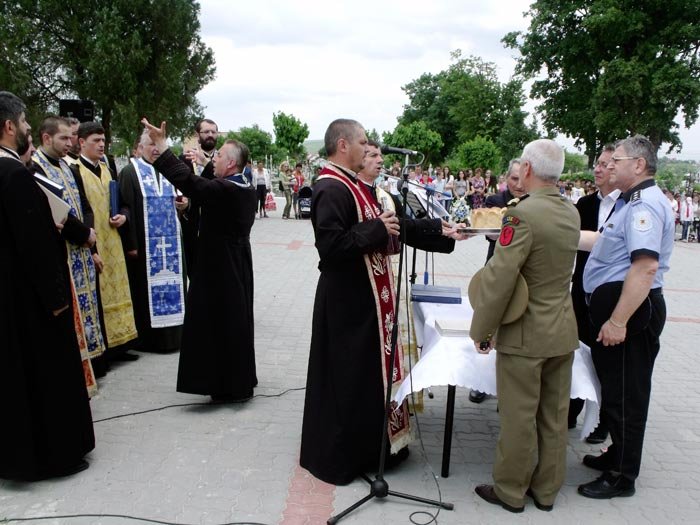 Eroii neamului, omagiaţi în Eparhia Huşilor 93651