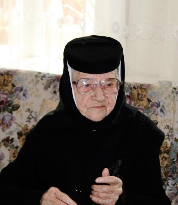 A trăit 103 ani, s-a rugat mult şi a ajutat pe mulţi 93680