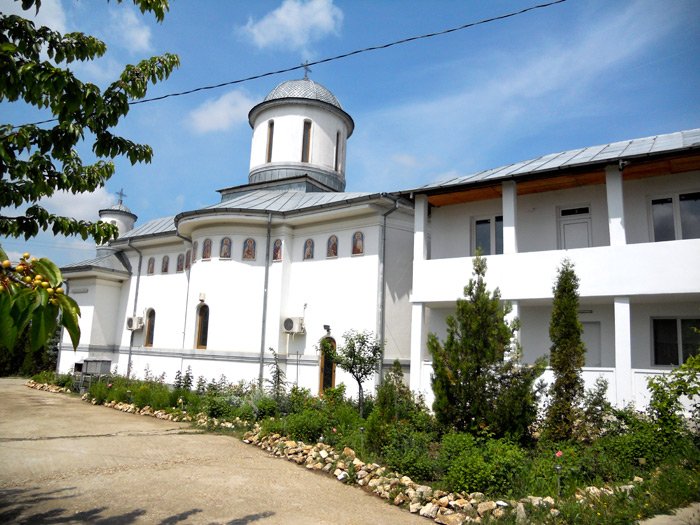 Dridu, mănăstirea ca o torţă de argint 93679