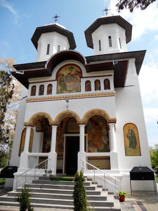 Biserica din Adâncata, ca o corabie de cretă 93717