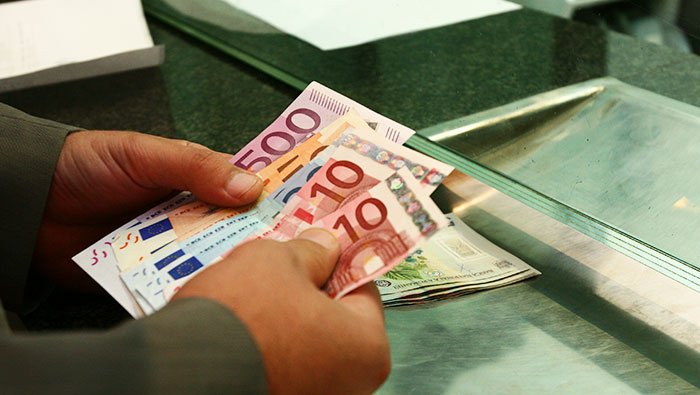 „Cursul se poate îndrepta uşor către 5 lei pe euro“ 93787