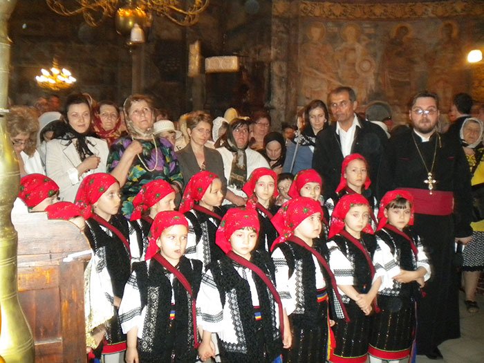 Corul micilor creştini de la Grădiniţa „Sfântul Ioan cel Nou“ din Suceava, în recital 93799