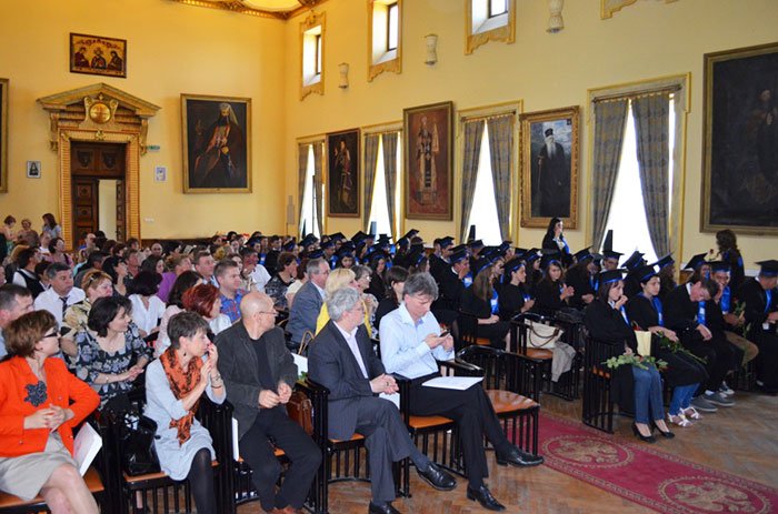 Curs festiv pentru 60 de bursieri ai proiectului „Vreau în clasa a noua” 93797