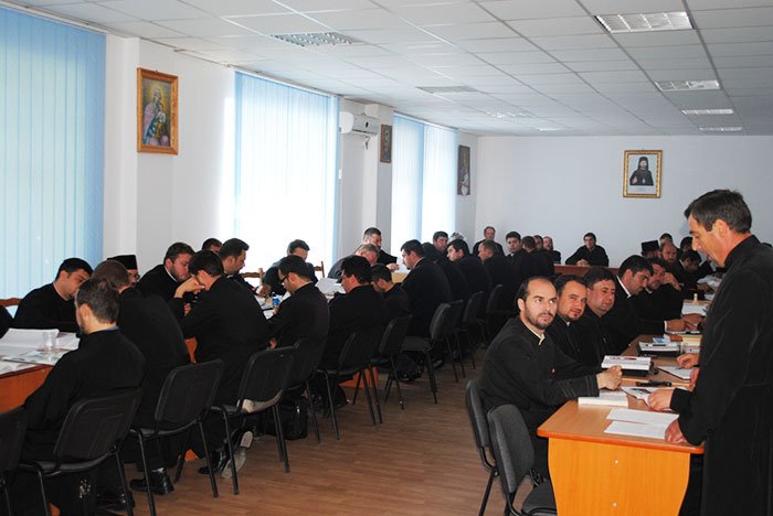 Conferinţa preoţilor din Protopopiatul Huşi 93841