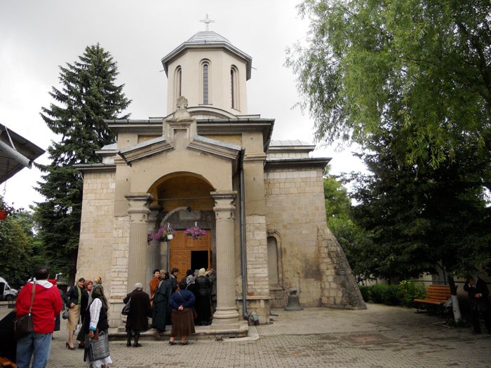 Altarul cu trei focoase în coastă 93914