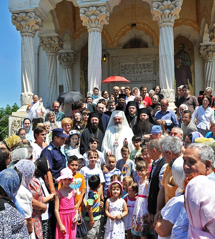 Duminica Crucii şi Învierii poporului român 94008