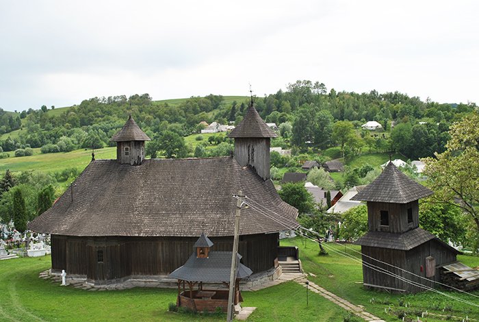 Monumentalul lăcaş de lemn de la Botoşana 94047