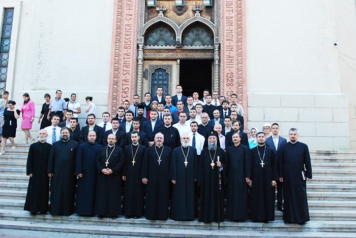 Absolvenţii au depus jurământul la catedrală 94103