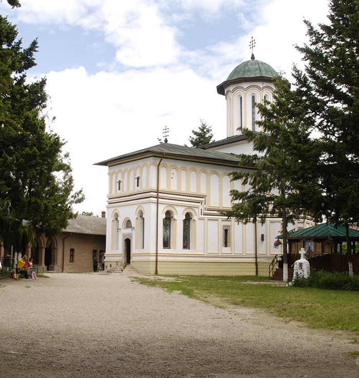 Hram la Plumbuita şi în alte lăcaşuri 94109