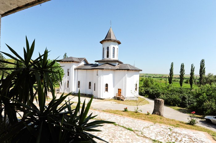 Pelerini pe Valea Călmăţuiului 94150