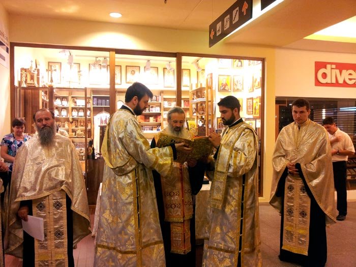 A fost sfinţit noul sediu al Librăriei Doxologia din Iaşi 94240