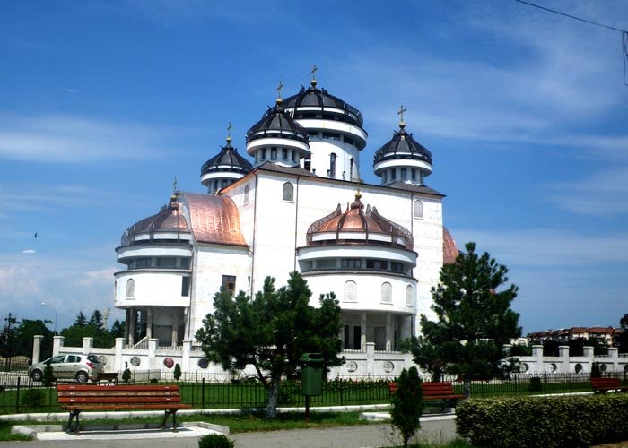 Catedrala din Mioveni va fi sfinţită mâine 94247