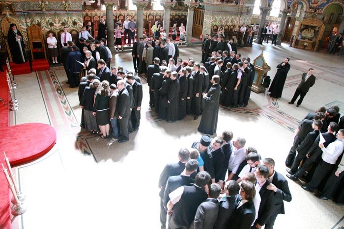 O nouă promoţie de absolvenţi teologi 94235