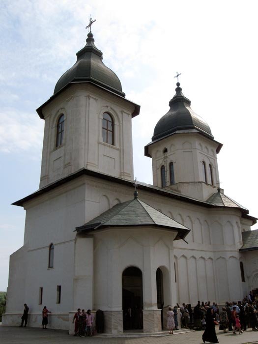 Programul hramului Catedralei episcopale din Huşi 94239