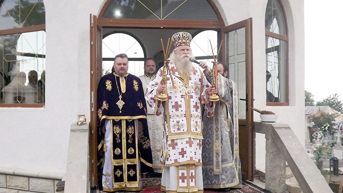 Slujbă arhierească în parohia Sadoveni 94276