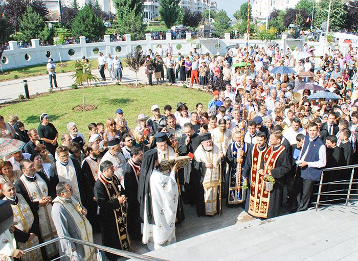 Zi de sărbătoare pentru locuitorii din Mioveni 94269