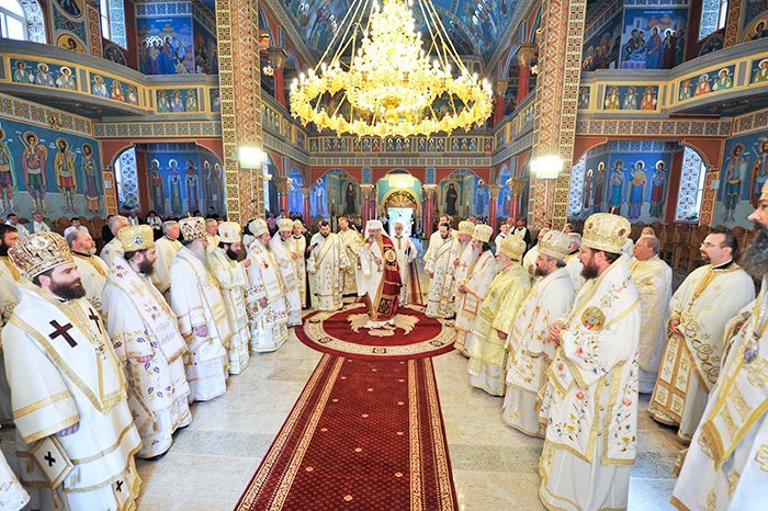 Demnitatea se câştigă prin hărnicie şi dărnicie 94286