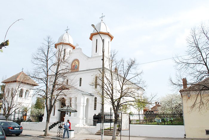 Biserica din Calafat, ca o mireasă 94350