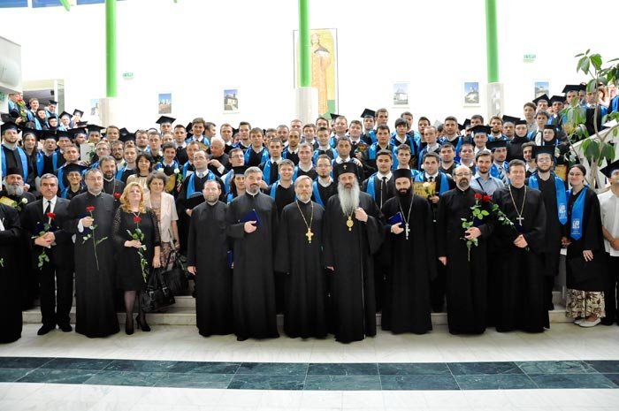 Curs festiv de absolvire al studenţilor teologi ieşeni 94387