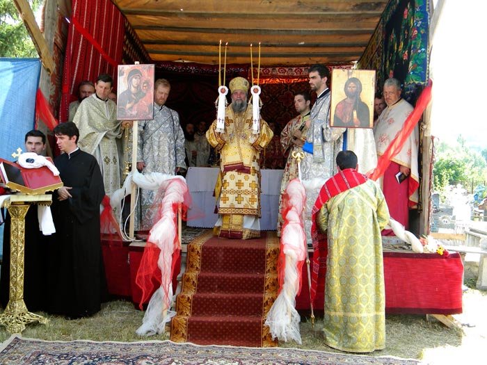 Bisericile din Bustuchin şi Pătule au fost resfinţite 94406