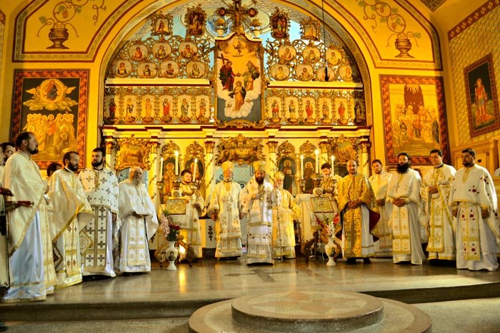 Români de pretutindeni în festival la Covăsînţ 94393