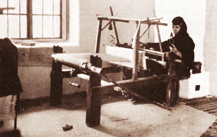 Soluţii pentru supravieţuirea mănăstirilor româneşti la începutul secolului trecut 94422