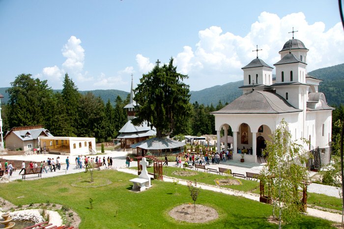 Un licăr de lumină pentru 3.400 de copii 94434