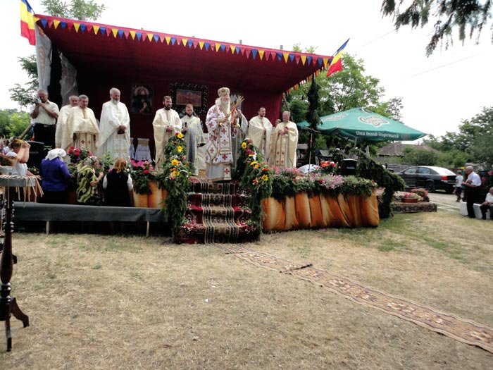 Biserica parohiei Prăjeni, resfinţită de PS Calinic Botoşăneanul 94469