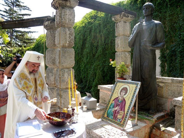 Patriarhul României a sfinţit o icoană a Sfântului Pantelimon 91185