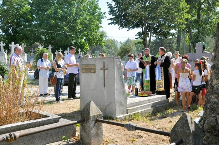 Sfântul Mare Mucenic Pantelimon, sărbătorit în comuna Aroneanu 91175