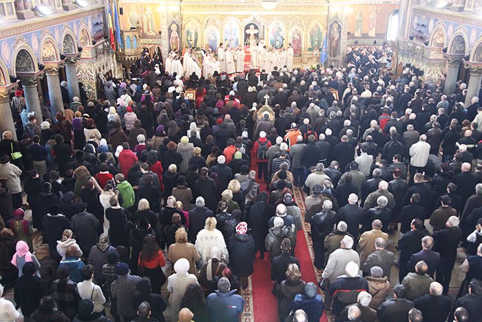 Paraclise şi cateheze în Postul Maicii Domnului 90190