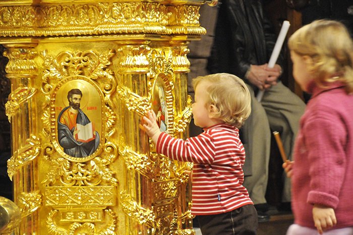 „Din copilărie am simţit siguranţă în biserică“ 90214