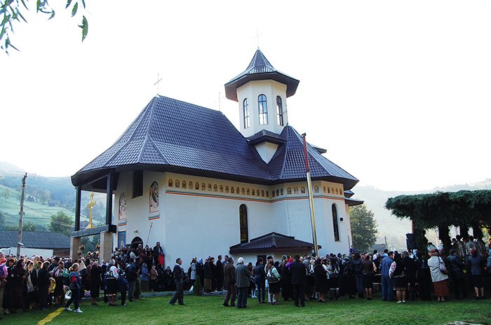 Sărbătoarea Scoaterii Sfintei Cruci, în parohia Bistra 90205