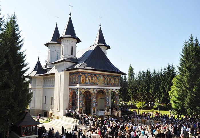 Slujbe pentru sfântul născut la Horodiştea 90215