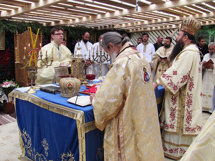 Doi ierarhi au sfinţit pictura paraclisului Mănăstirii Sihăstria Rarăului 90374