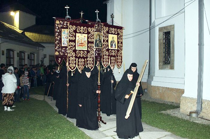 Slujba Prohodului Adormirii Maicii Domnului 90376