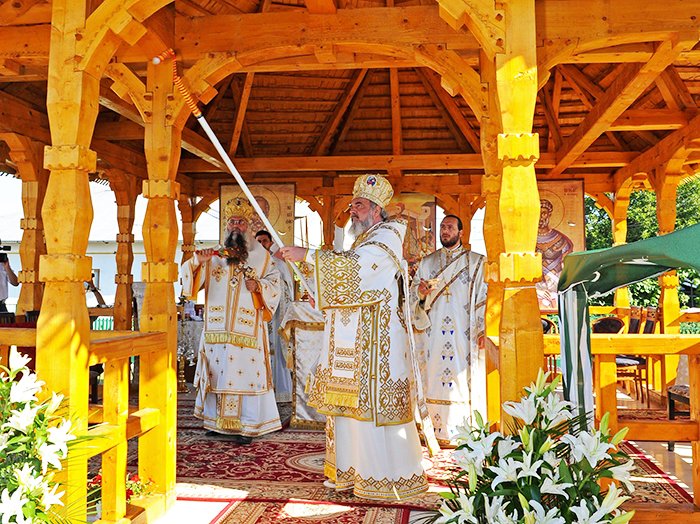 Tradiţie şi bucurie la Mănăstirea Ţigăneşti 90402