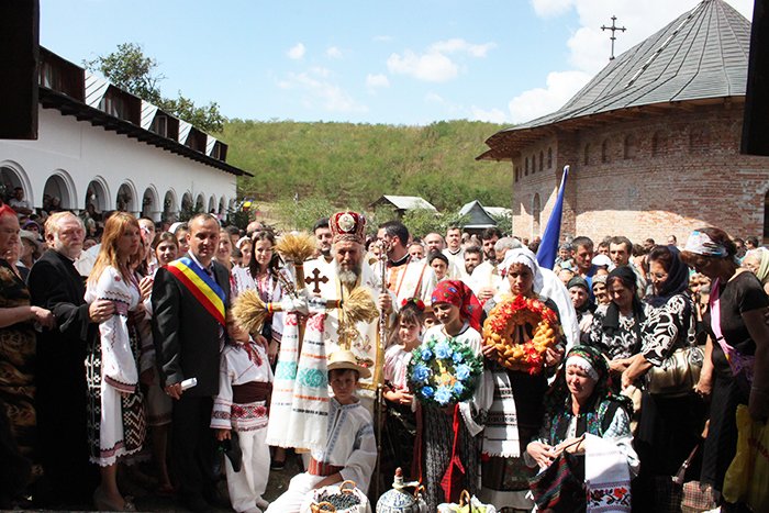 Hramul Mănăstirii Cârlomăneşti 90440