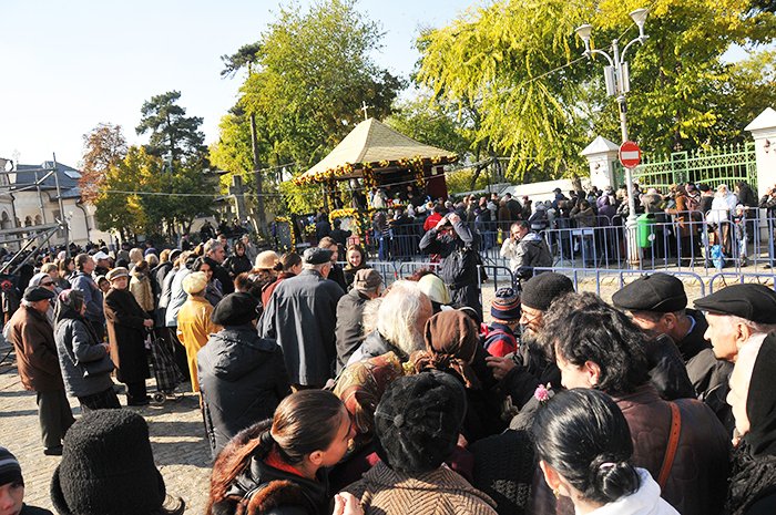 Rânduri şi cozi 90443