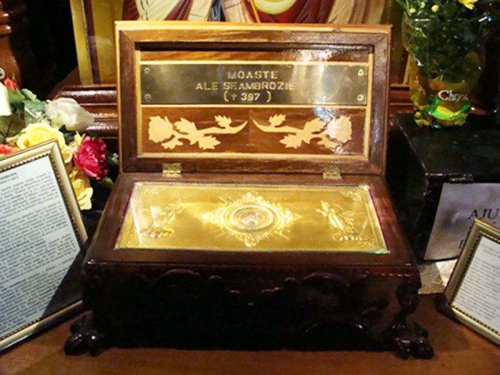 Procesiune cu moaştele Sfântului Ambrozie în Moldova 90500