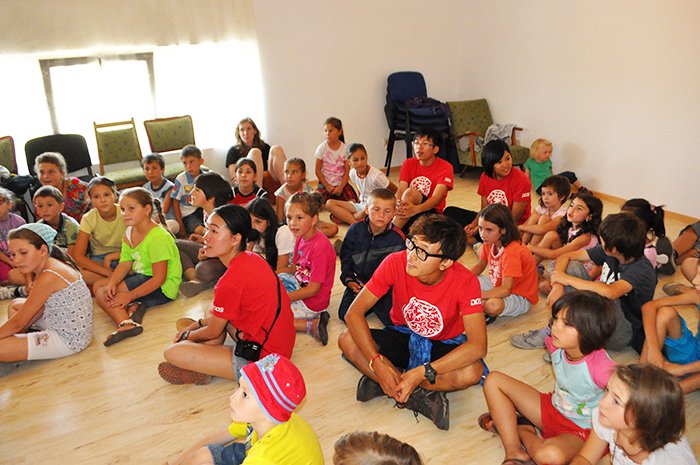 200 de copii în Tabăra de creaţie „Aripi de înger“ 90520