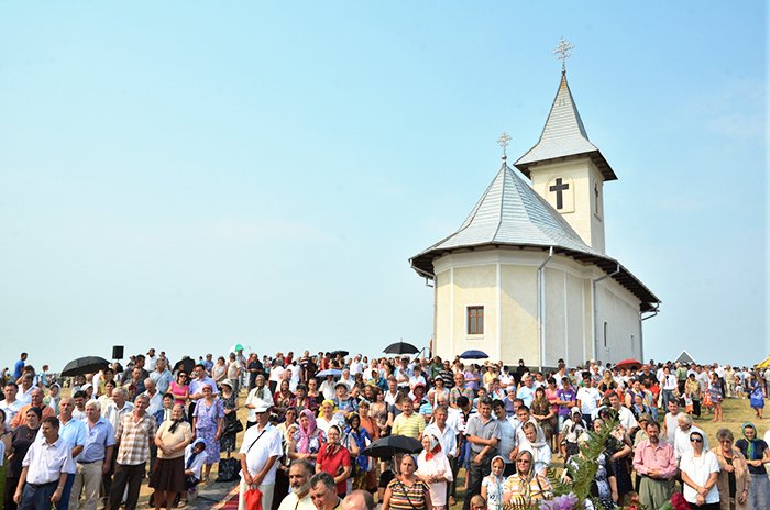 O nouă biserică în Episcopia Severinului şi Strehaiei 90596