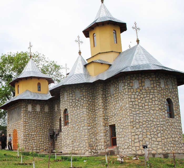 Sfinţire de biserică în parohia Dodeşti 90593