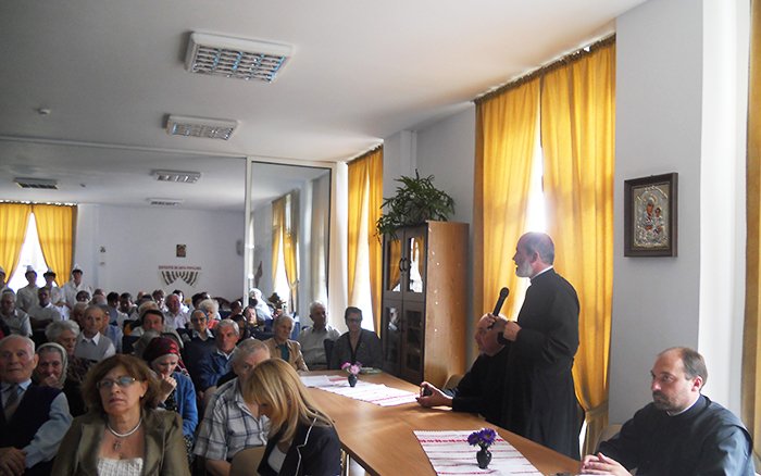 Moment aniversar la Căminul de bătrâni Pietricica 90613