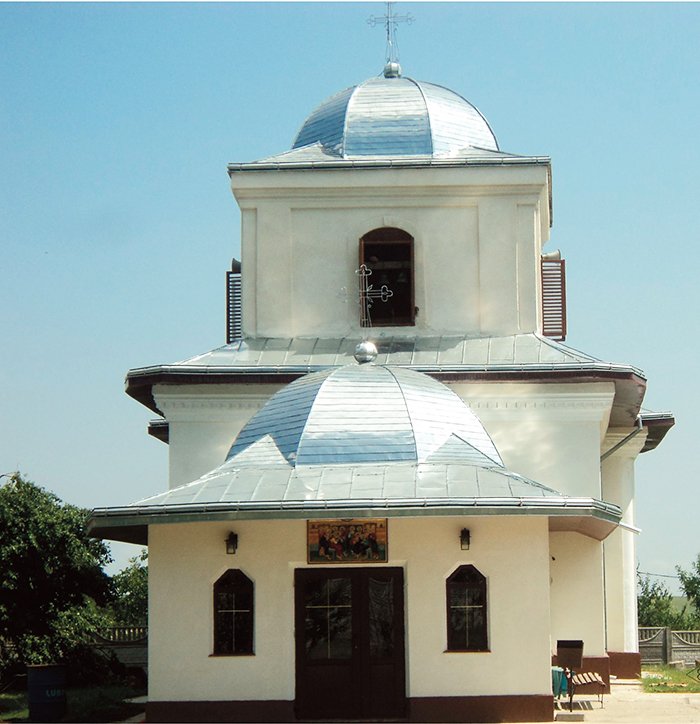 Manifestări religioase şi culturale dedicate resfinţirii bisericii din parohia Pietrişurile 90655