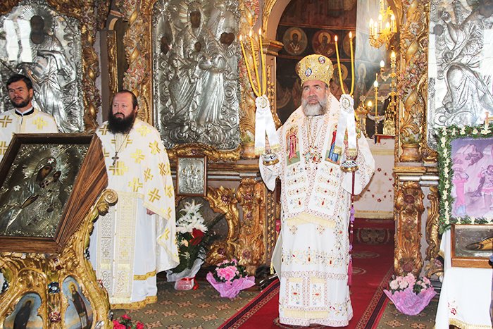 Slujbă arhierească la Roman în cinstea Sfinţilor Varlaam şi Ioan de la Râşca şi Secu 90653